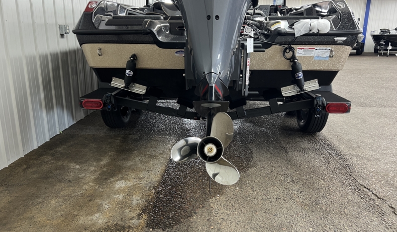 2027 SKEETER WXR1910F full